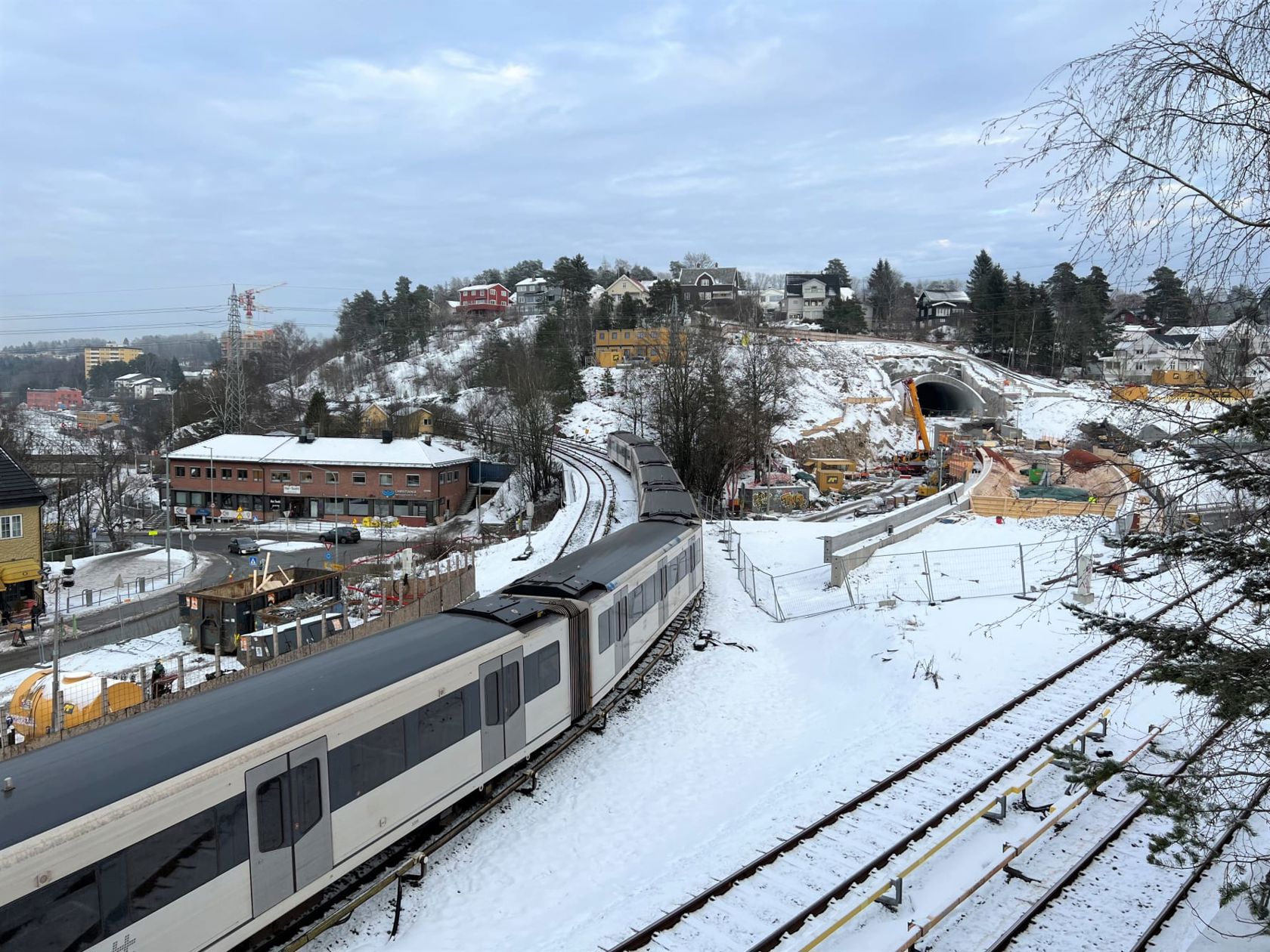 Nye spor: De nye T-banesporene fra Brynseng gjennom nye Hellerudtunnelen (oppe til høyre) skal bygges av Steconfer. FOTO: Sporveien AS