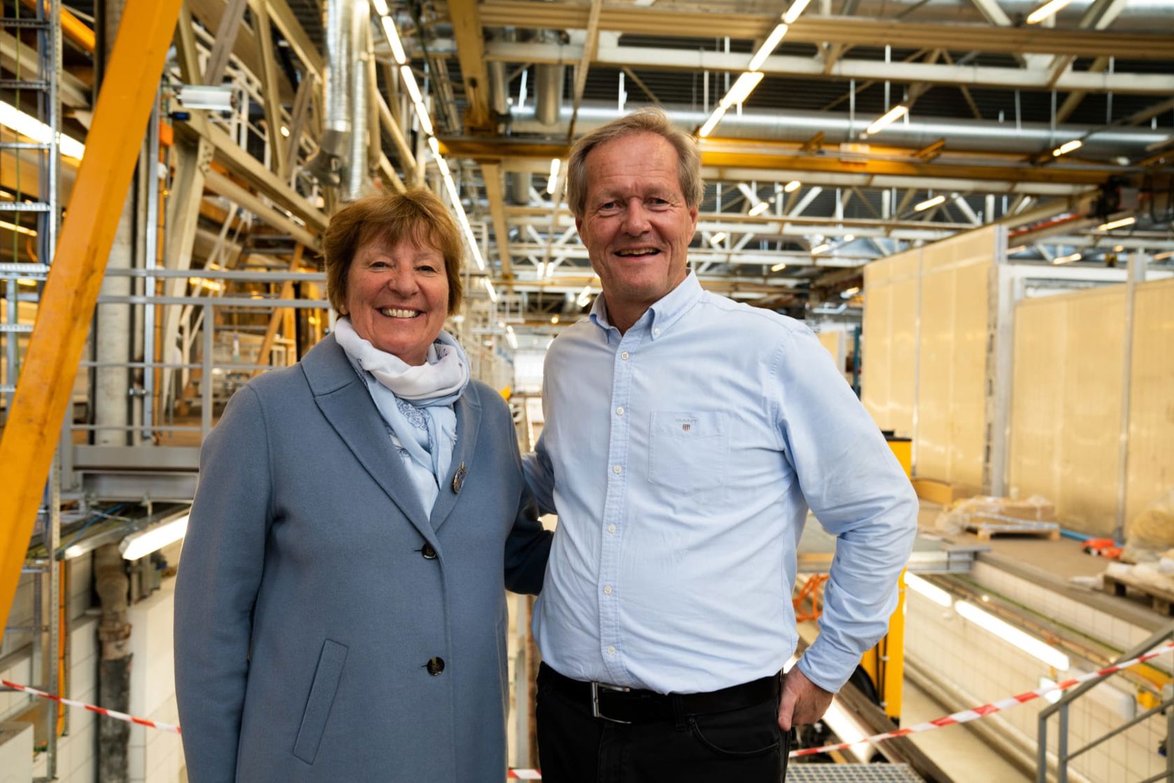 Ordfører Marianne Borgen og sporveissjef Cato Hellesjø er begge strålende fornøyd med nyoppgradert og større hovedverksted for T-banen i Oslo.