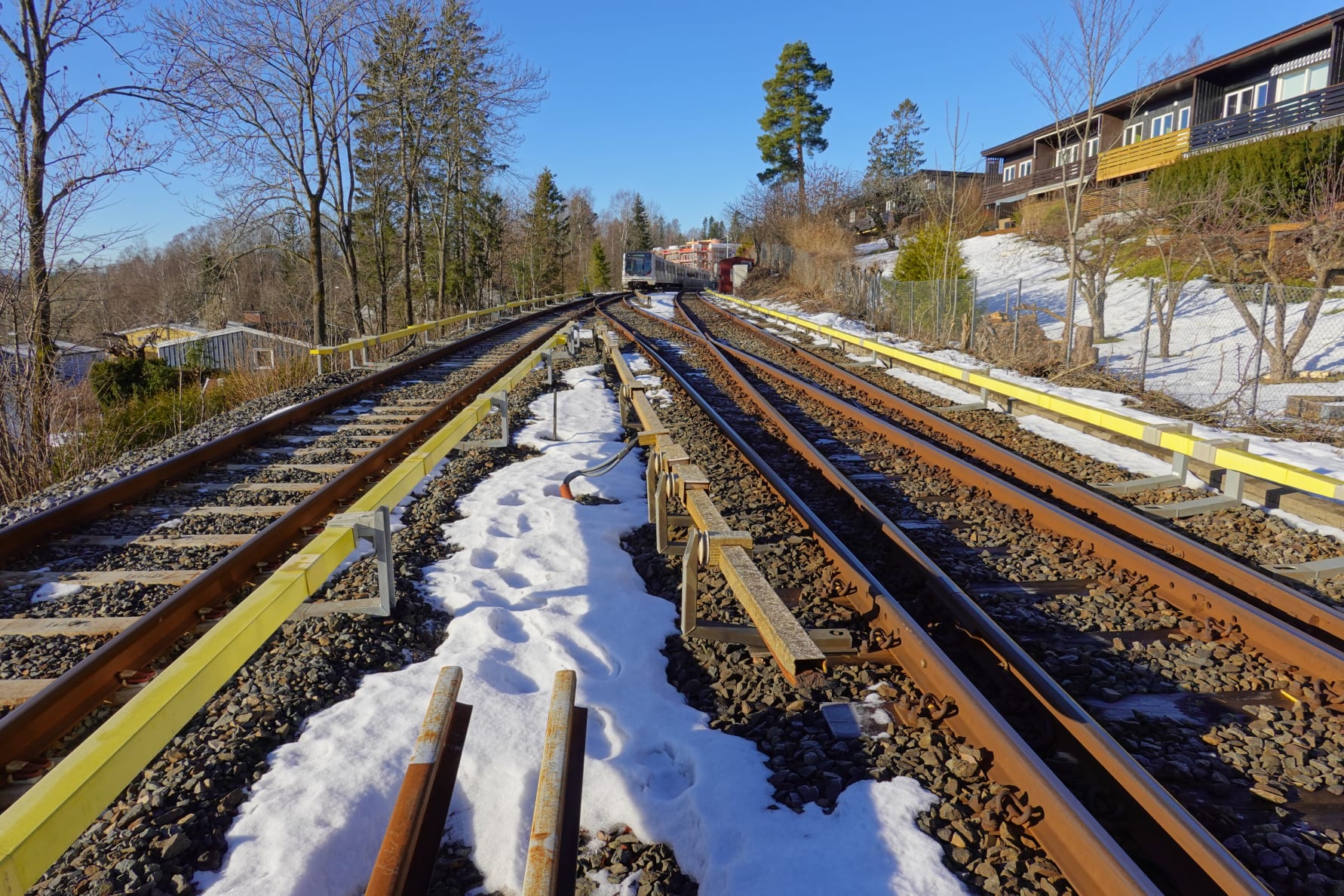 Illustrasjonsfoto av sporvekslene på Østerås med utsikt til Østerås T-banestasjon. Foto: Arne Aasheim, Sporveien