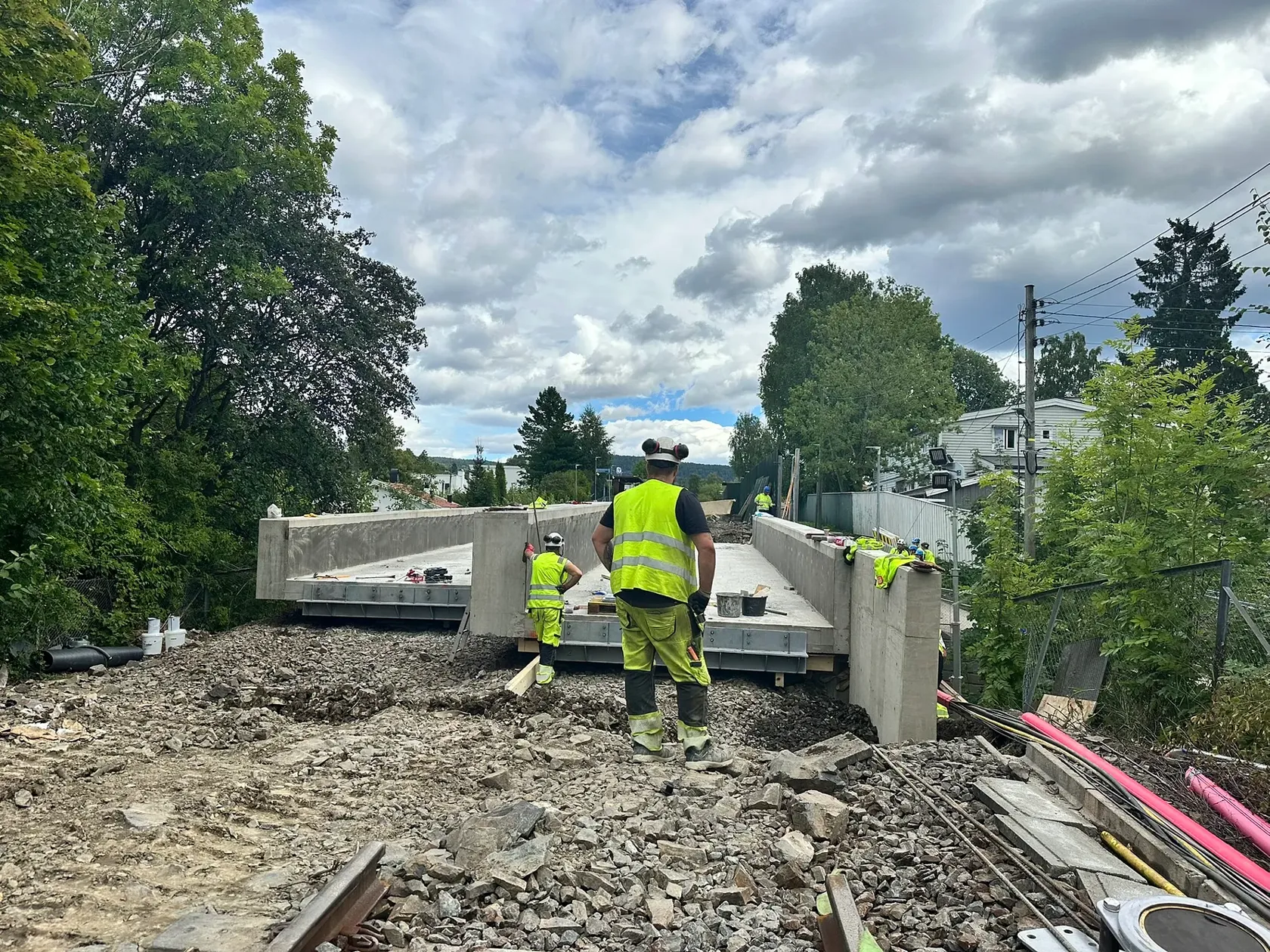 Hoveddelen av arbeidene på Sognsvannsbanen er ferdigstilt som planlagt, men arbeidet med Berg bru trenger noe mer tid. 